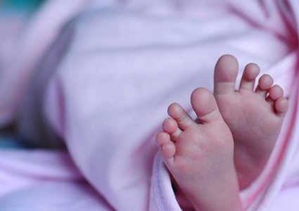 الصدفة تقود راعي أغنام لاكتشاف رضيعة مدفونة حية !