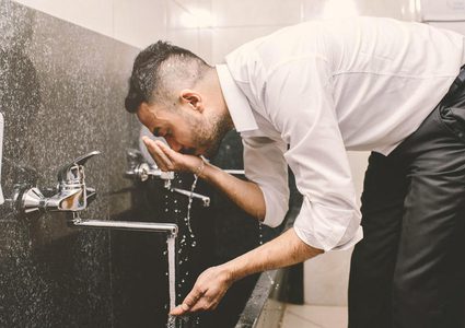 حكم المضمضة والاستنشاق نهار رمضان وتأثيرهما على صحة الصيام