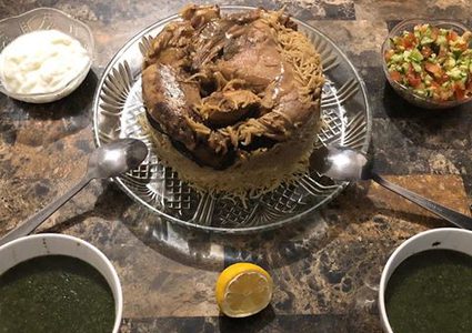 الملوخية والمقلوبة تتربعان على عرش موائد الصائمين في غزة