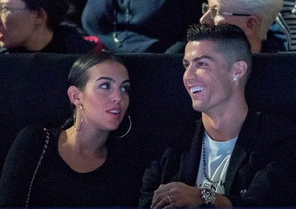 رونالدو يتقدم بطلب الزواج من صديقته جورجينا