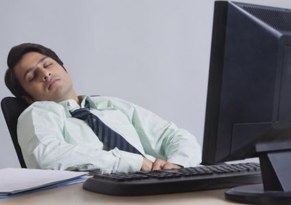 كسل الموظفين الصائمين هل هو مباح؟