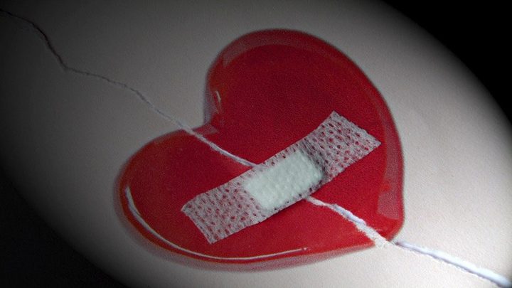 علماء يبتكرون صمغا يسرع في التئام الجروح الداخلية