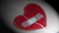 علماء يبتكرون صمغا يسرع في التئام الجروح الداخلية