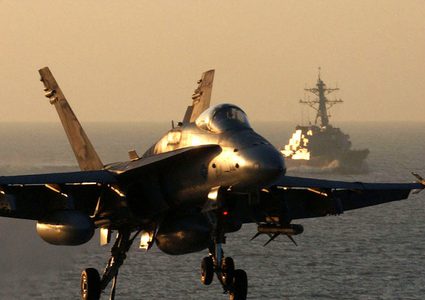 مدمرتان أمريكيتان تعبران مضيق هرمز