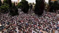 200 ألف مصل يؤدون "الجمعة الثانية" من رمضان في الاقصى