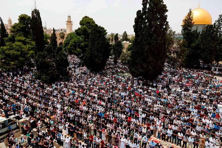 200 ألف مصل يؤدون "الجمعة الثانية" من رمضان في الاقصى