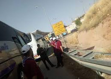 الاحتلال يحتجز حافلات مجموعة كشفية مقدسية
