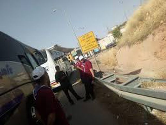 الاحتلال يحتجز حافلات مجموعة كشفية مقدسية