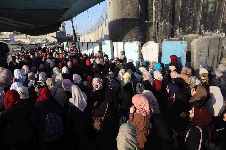 عشرات الالاف يتوافدون إلى الاقصى في الجمعة الثانية من رمضان