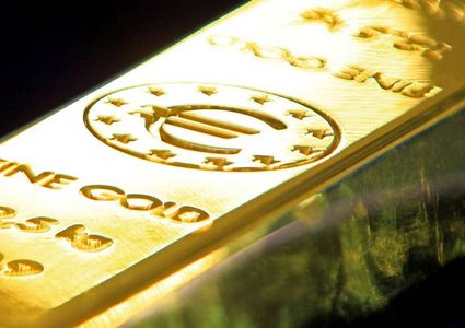 الذهب يهبط ويسجل أكبر خسارة أسبوعية في شهر