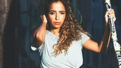 مغنية سعودية تغني سورة الفاتحة وهي ترقص