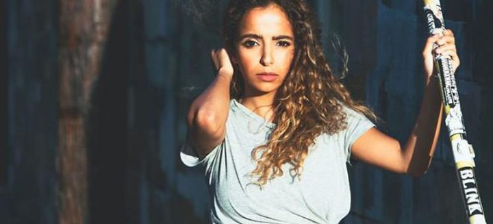 مغنية سعودية تغني سورة الفاتحة وهي ترقص