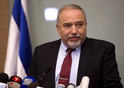 ليبرمان: سنطالب بمسح غزة إذا سقطت الصواريخ على تل أبيب