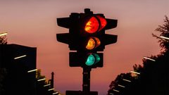 من هو مخترع أول جهاز يعمل بإشارات المرور ؟