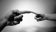 دراسة: احساس اللمس يتشكل في دماغ الجنين قبل الولادة