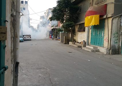 مواجهات عقب إغلاق الاحتلال مخيم العروب