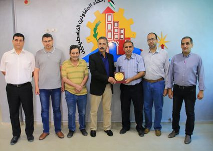 وفد من نقابة الصحفيين بغزة  يبحث سبل التعاون مع اتحاد المقاولين.