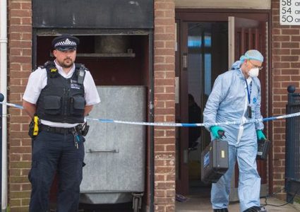 اتهام رجل باحتجاز جثتي امرأتين في ثلاجة في لندن