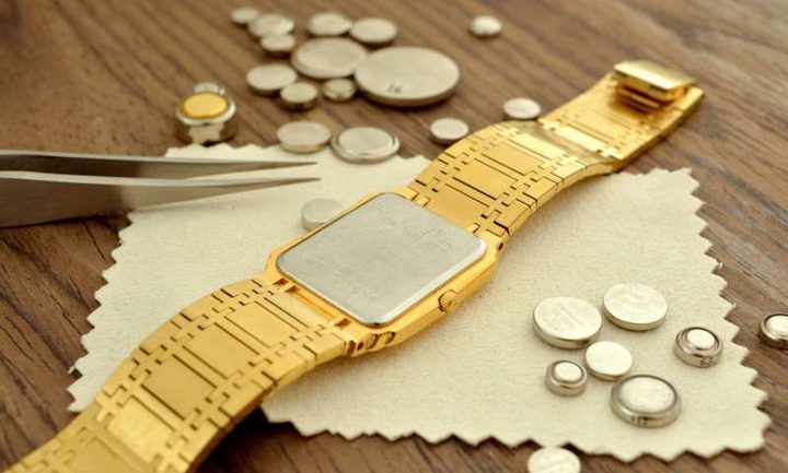 دراسة: بطاريات ساعة اليد يمكن أن تدمر بطانة المعدة