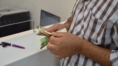 133 أسرة فلسطينية متضررة كلياً تستلم مخصصاتها من المنحة السعودية