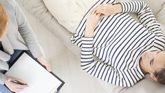 دراسة: العلاج بالتنويم المغناطيسي بديل عن مسكنات الألم