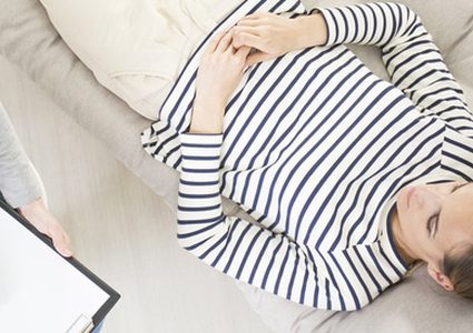 دراسة: العلاج بالتنويم المغناطيسي بديل عن مسكنات الألم