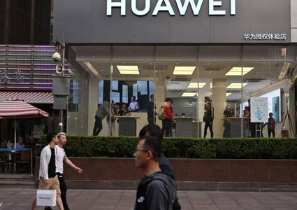 غوغل توجه ضربة قاصمة لهواوي بـ"الحرمان من خدماتها"