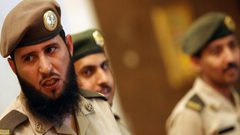 سعودي ينحر ابنته وينقلها للمستشفى