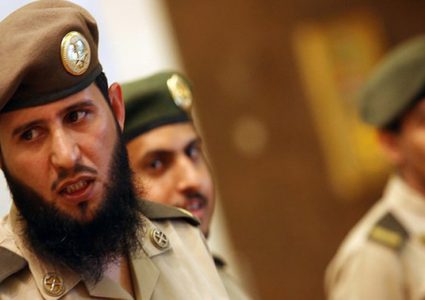 سعودي ينحر ابنته وينقلها للمستشفى