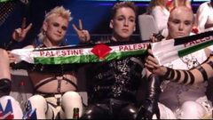 لرفعها علم فلسطين...إسرائيل تُهين الفرقة الآيسلندية