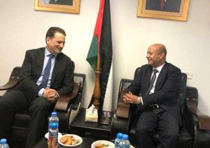 أبوهولي وكرينبول يتفقان على تكثيف التحرك لحشد الدعم للأنروا