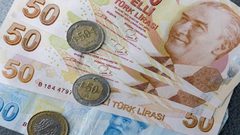 قيود تركية على صرف الليرة لمحاولة وقف انهيارها