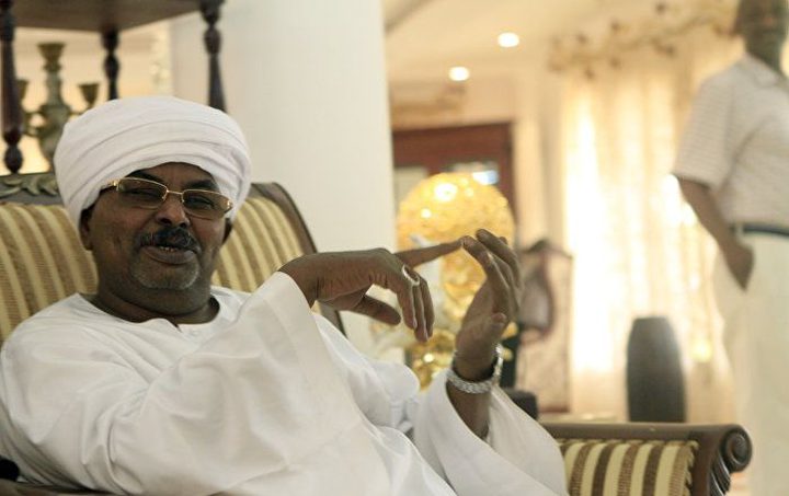 السودان :حرس قوش يمنع القبض عليه ويشهر السلاح