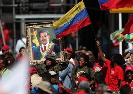الفنزويليون يحيون الذكرى السنوية لإعادة انتخاب مادورو رئيساً