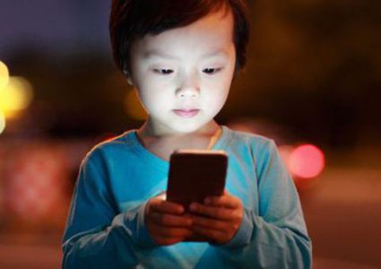 ما هي اضرار الالكترونيات على صحة طفلك ؟