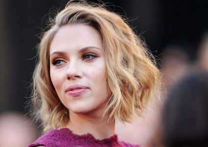 سكارليت جوهانسون تعلن إرتباطها رسمياً بنجم الكوميديا الأميركي