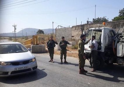 مصادرة سيارة لجمع النفايات في نابلس