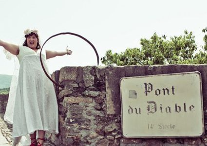 استرالية تقع في حب "جسر حجري" وتتزوج منه