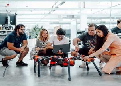 "فيسبوك" تكشف عن دخولها عالم الروبوتات الأكثر ذكاء