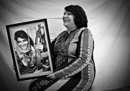 نشر صورة للمناضلة الفلسطينية "ليلى خالد" تحدث ضجة كبيرة