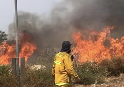 الاحتلال يزعم اندلاع حريق قرب مستوطنة "سديروت" بفعل البالونات