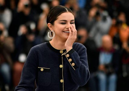 غوميز تصدم الجميع بإعلان زواجها من رجل يكبرها بـ 42 عاماً