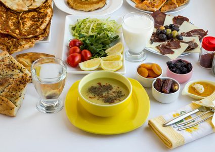 4 أغذية لا تتخلي عنها أبدًا في رمضان