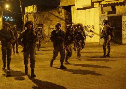الاحتلال يشن حملة اعتقالات ومداهمات بالضفة(محدّث)