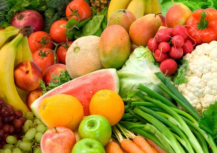 دراسة: تناول الكثير من الخضراوات والفاكهة يدعم بكتيريا الامعاء