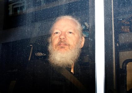 الولايات المتحدة توجه 17 اتهاما جديدا لمؤسس موقع ويكيليكس