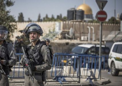 الاحتلال يعتقل شبانا لدى محاولتهم الوصول إلى المسجد الأقصى