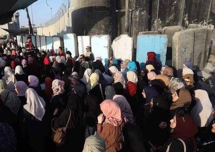 الالاف يتوافدون إلى الاقصى لأداء "الجمعة الثالثة" من رمضان