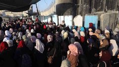 الالاف يتوافدون إلى الاقصى لأداء "الجمعة الثالثة" من رمضان