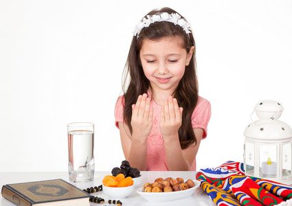 10 فوائد لصيام الأطفال وعادات احذريها